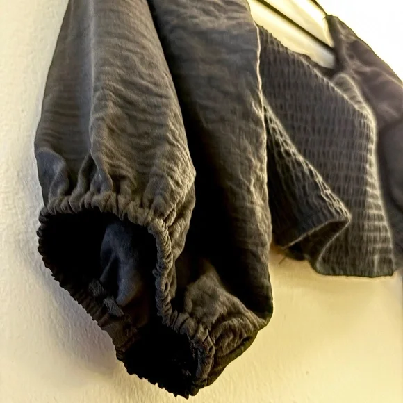 Forever 21 Smocked Puff Sleeve Crop Top – Black – Large - Picture 8 of 9